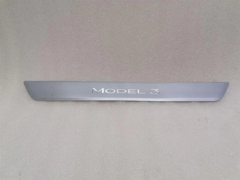 Tesla Model 3 STANDARD RANGE Door Sill 1090844-00-C Entry Bar