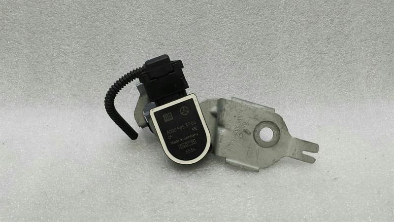 Mercedes E53 AMG W238 Датчик за ниво на ксенон A0009053704 Датчик за ниво ляв