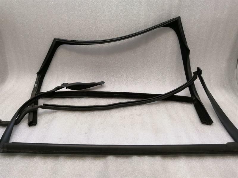 Range Rover Sport L494 RRH Door Seal DK62-250A20-A Door Seals Rear Right