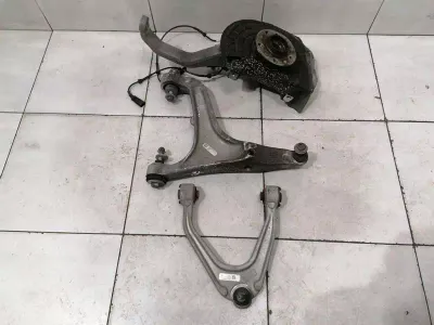 Maserati Ghibli M157 Left Front Hub 670039063 Wheel Bearing Case Front Left