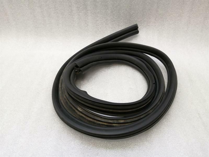 Maserati Quattroporte M139 boat lid seal 66517200 trunk sealing frame