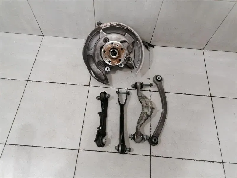BMW 5 Series F90 G30 M5 Right Rear Hub 33307857066 Wheel Bearing Housing Rear Right