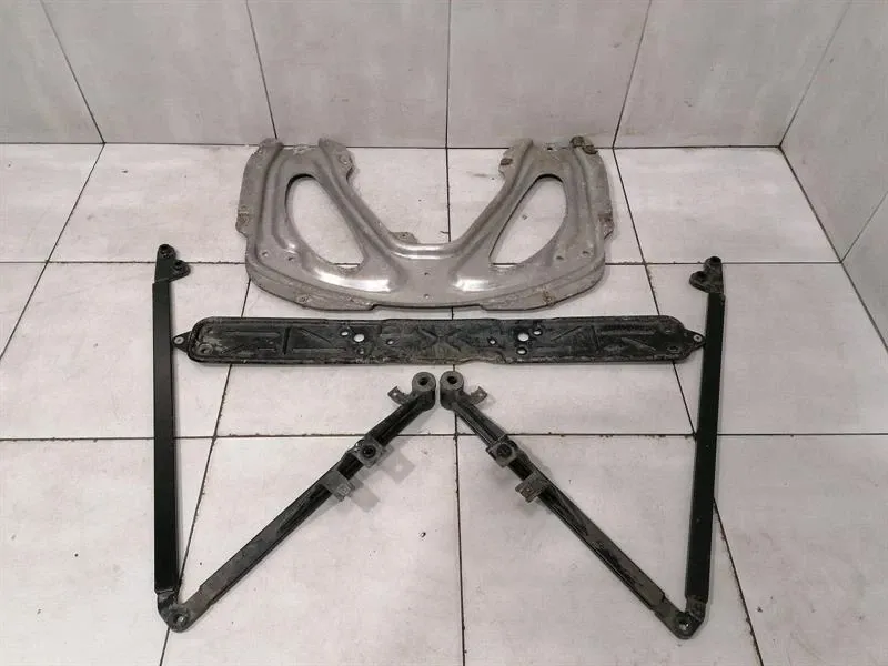 BMW 6 серия F13 UNDERTRAY 33322284341 държач носач заден мост