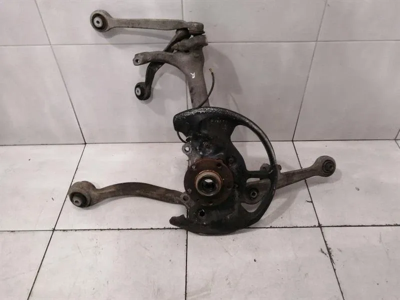 Audi RS4 8E B7 Right Front Hub 8E0407254F Wheel Bearing Housing Front Right
