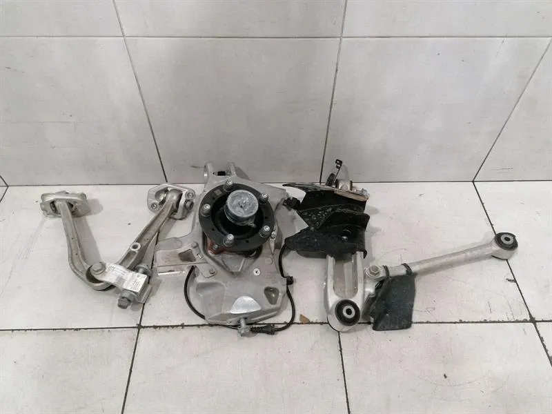Porsche 911 992 Left Front Hub 9GT407245XC Wheel Bearing Housing Front Left