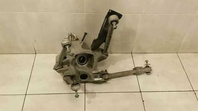 Porsche 911R 991 GT3 RS Right Rear Hub 99133161181 Wheel Bearing Housing Rear RE