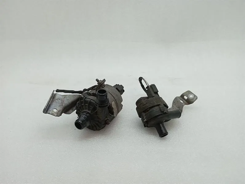 Mercedes C Class W205 Additional Cooling Pump A0005001700 Coolant Pump Pump