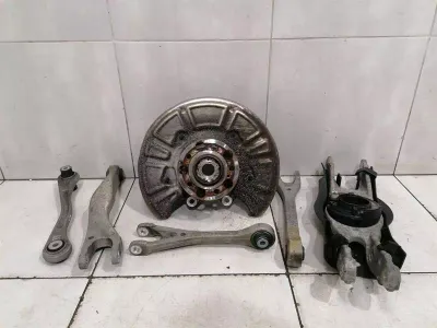 Mercedes C Class W205 задна лява главина A2053501514 корпус на колесен лагер задна лява