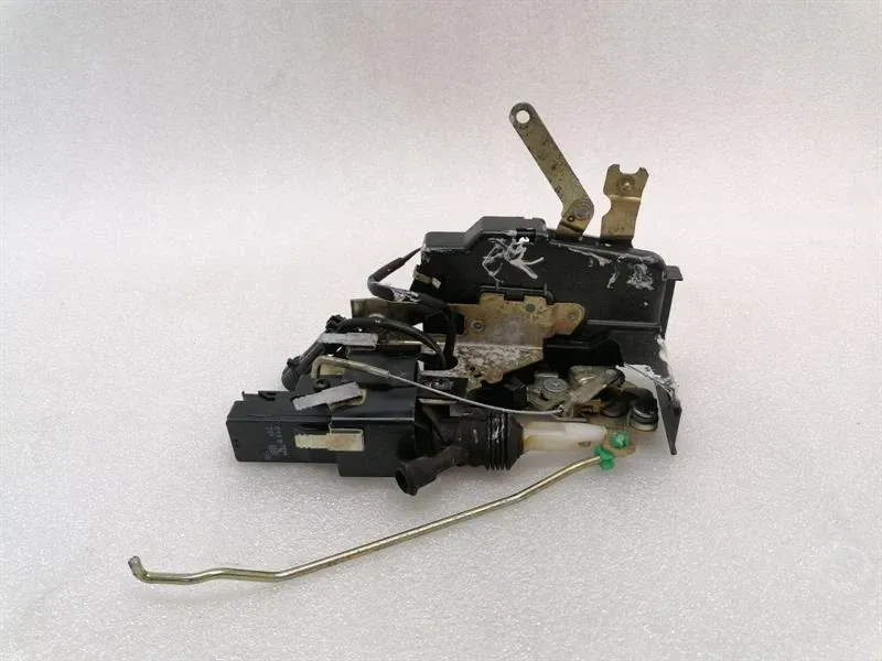 Ferrari 550 Maranello F133 door lock 64657600 RH door lock