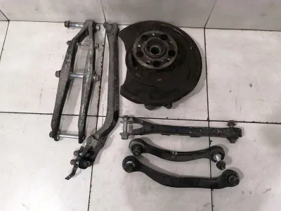 Mercedes W219 CLS55 AMG Left Rear Hub A2113504508 Wheel Bearing Housing Rear Left