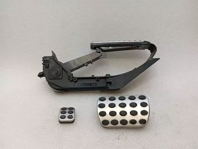 Mercedes S-class W220 Gas Pedal (Electrical) A2203000304 Accelerator Pedal