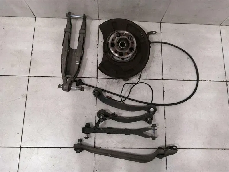 Mercedes E55 AMG W211 Left Rear Hub A2113504508 Wheel Bearing Housing Rear Left