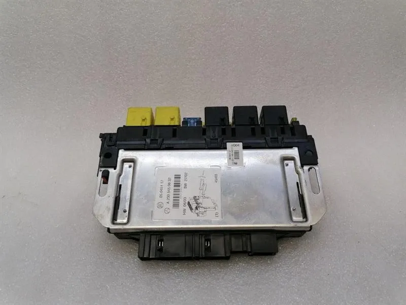 Mercedes SL R230 Fuse Box A2305450832 Fuse Box SAM