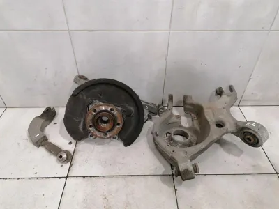 Ford Mustang MK6 S550 Left Rear Hub FR3Z-5500-A Wheel Bearing Housing Rear Left