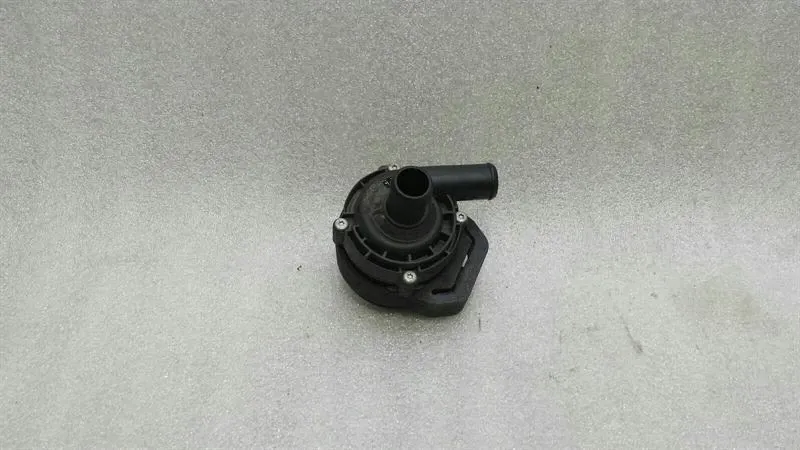 Mercedes A Class W176 Additional Cooling Pump A2118350028 Coolant Pump OM651
