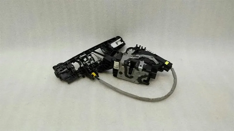 Mercedes S-Class W222 RLH door lock A2227301735 door lock rear left