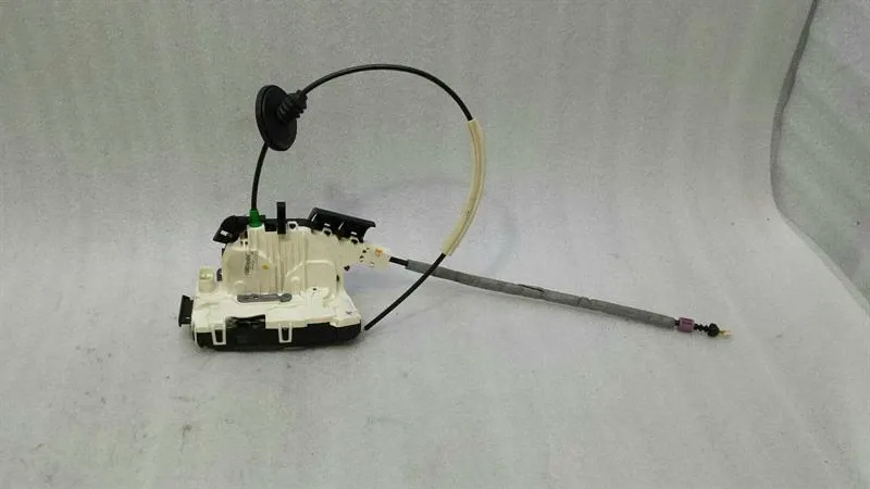 Mercedes E Class W207 Right Door Lock A2047202435 Right Door Lock