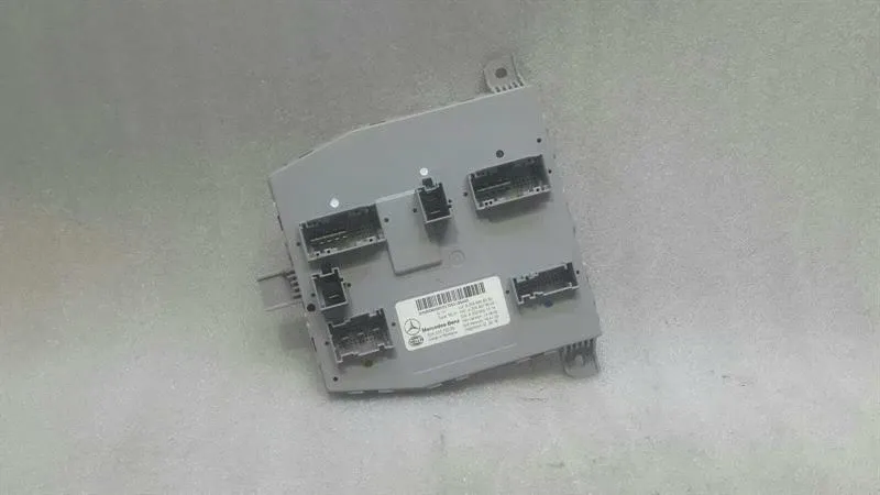 Mercedes C Class W205 Electronic Module A2059006330 ECU SAM