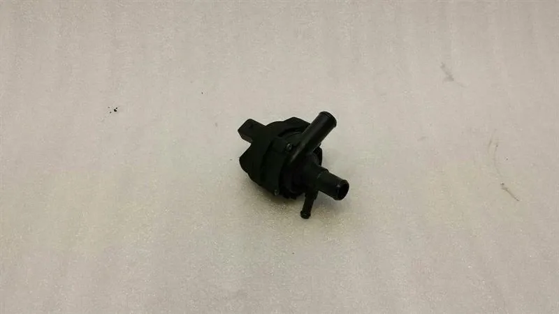 Mercedes CLS W218 additional cooling pump A2118350028 coolant pump OM651