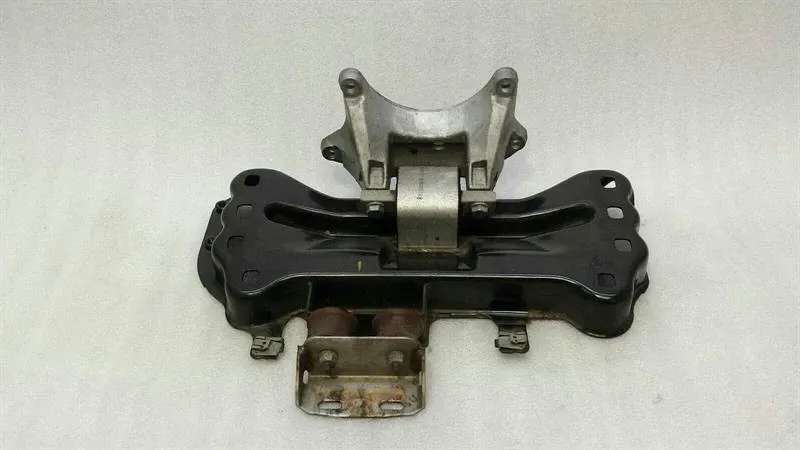 Mercedes CLS W218 W212 Gearbox Mount A2122403802 Gearbox Mount