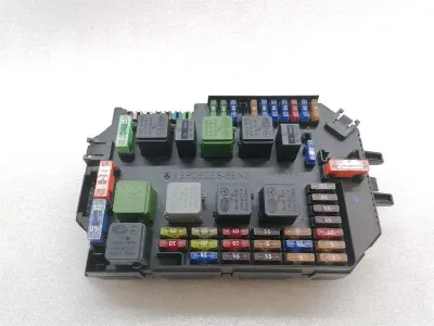 Mercedes S-Class W221 Fuse Box A2219005901 Fuse Box SAM
