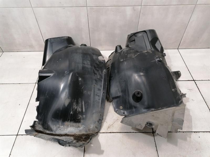 Mercedes C63 AMG W204 WHEEL ARCH LINER LEFT A2046900930 WHEEL RUN COVER LEFT