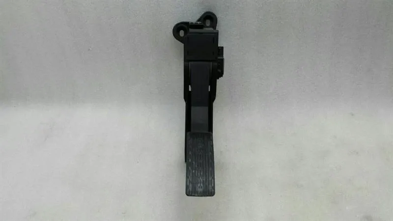 Mercedes ML W164 X164 W251 Gas Pedal (Electrical) A1643000104 Accelerator Pedal