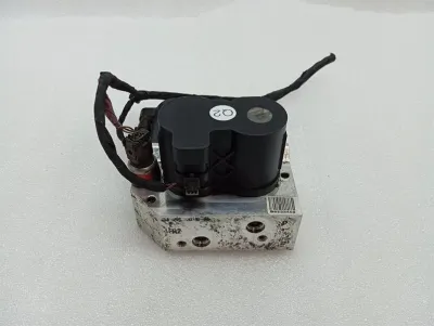 Mercedes S-Class W222 Rear ABC Valve A2213201058 Rear Hydraulic Valve
