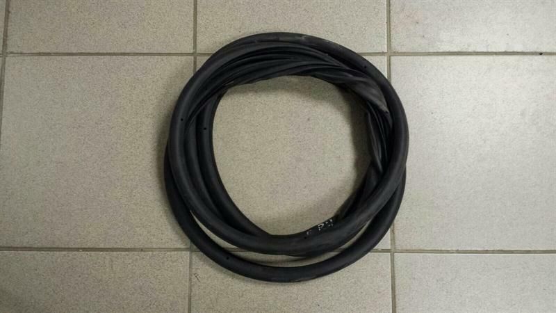 Volkswagen Touareg 7L FRH Door Seal 7L0837866A door seals front right
