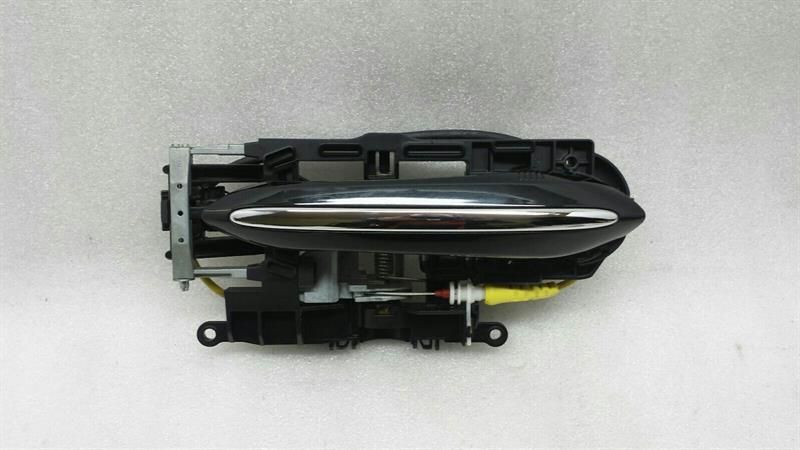 BMW 5 Series F07 GT door handle with carrier rear left 7175731 rear left door handle
