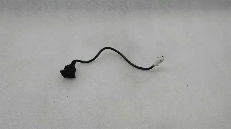 Mercedes GLK X204 USB Cable Wiring Adapter A1728200515 Control Unit