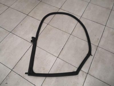 Tesla Model S 70 Уплътнение на задна дясна врата 6009586-00-I Уплътнения на вратата задна дясна