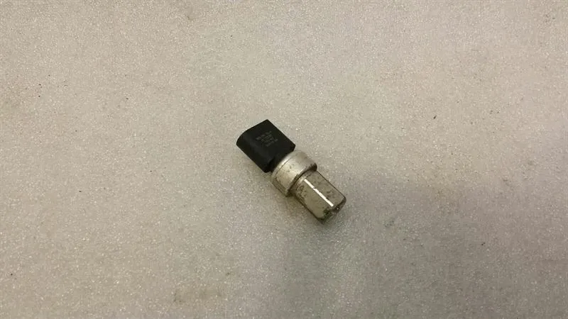 Audi A3 8P pressure switch air conditioning 1K0959126A A/C pressure switch