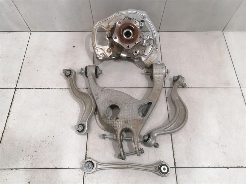 Porsche Taycan 9J Left Rear Hub 971505435J Wheel Bearing Housing Rear Left