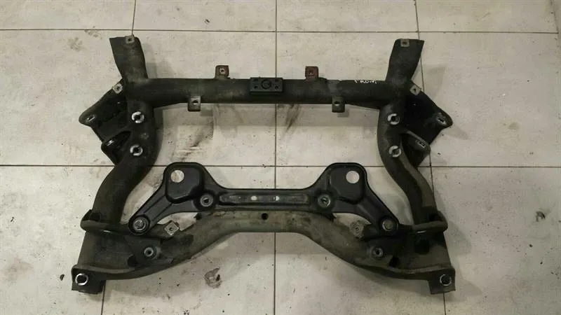 Mercedes E Class W207 W204 Beam / Subframe Front A2046281057 Front Axle Carrier