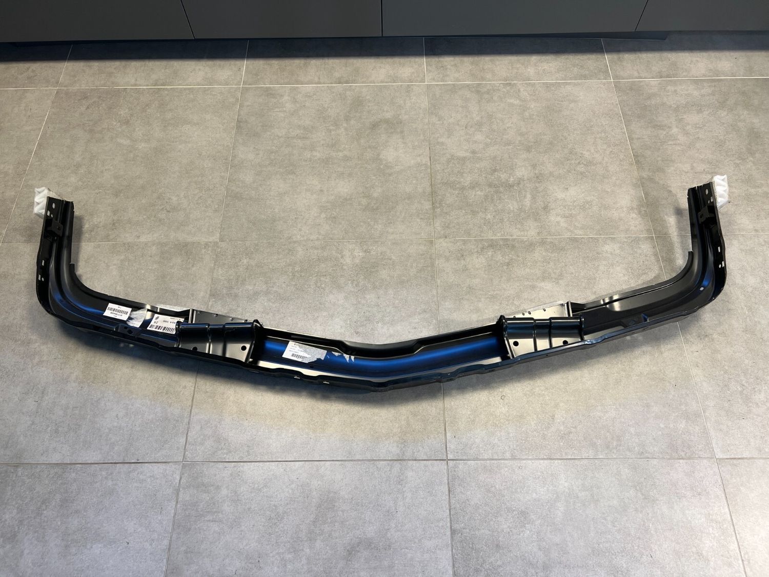 BMW 7 E23 GENUINE FRONT BUMPER CENTER TRIM FACELIFT FROM 09/1982 Year