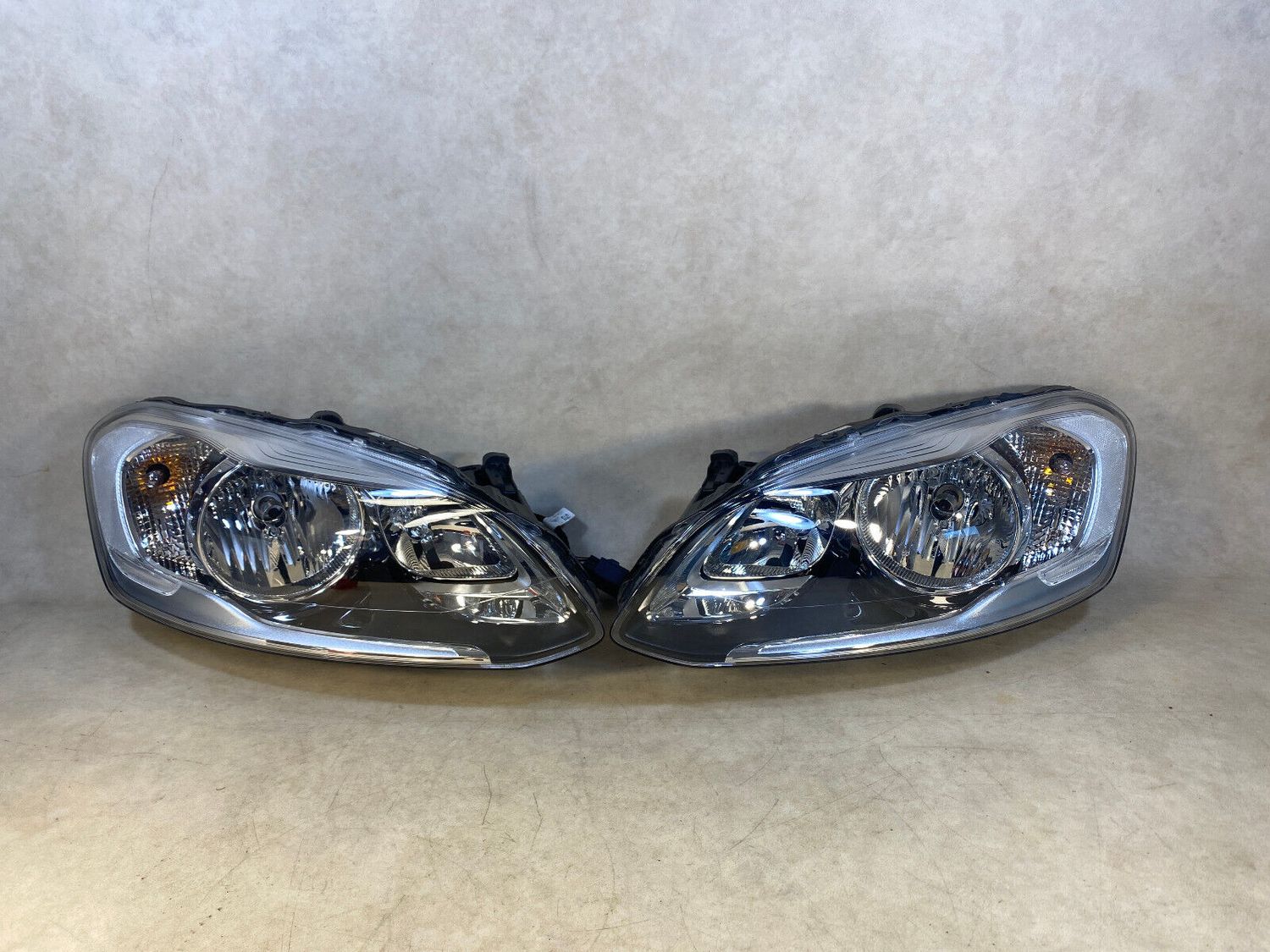 OEM Volvo XC60 Halogen Headlights Lamp Set LHD