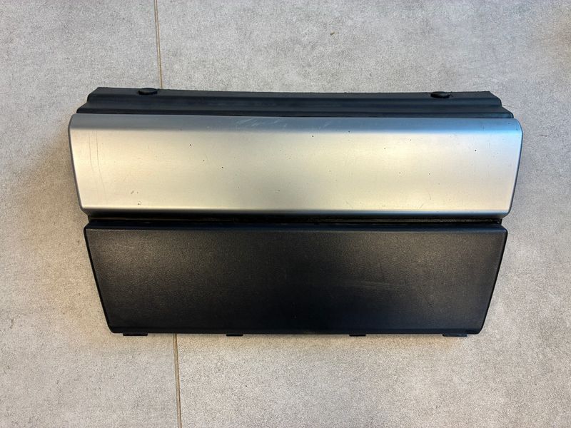 ОРИГИНАЛЕН Land Rover Range Rover Sport L320 Задно ухо за теглене LR019170
