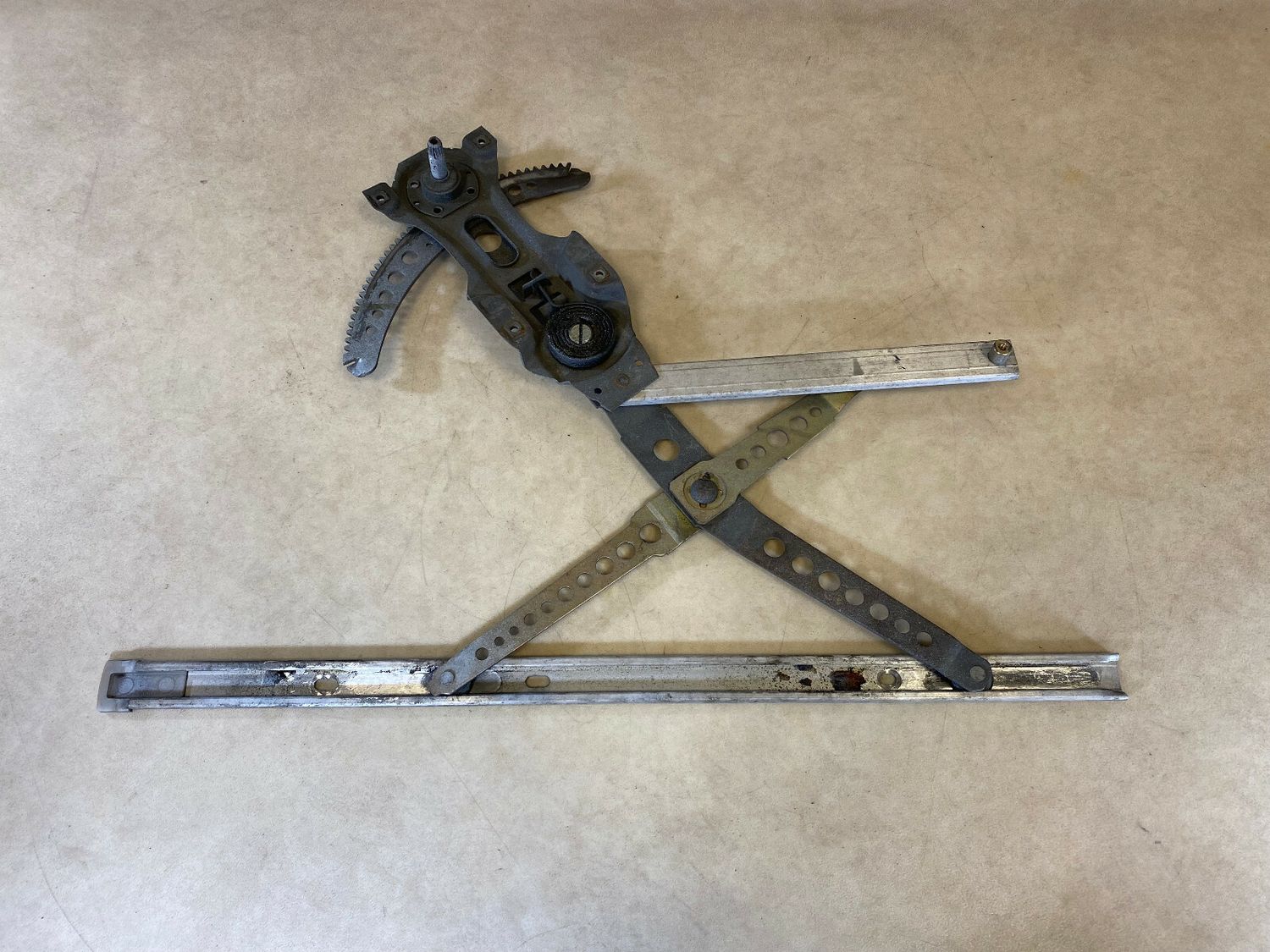 BMW 7 E23 GENUINE Front Right Window Mechanic Regulator 51321867922