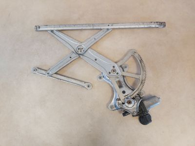 Genuine Lexus RX330 RX350 RX400h Front Right Door Window Regulator with Motor