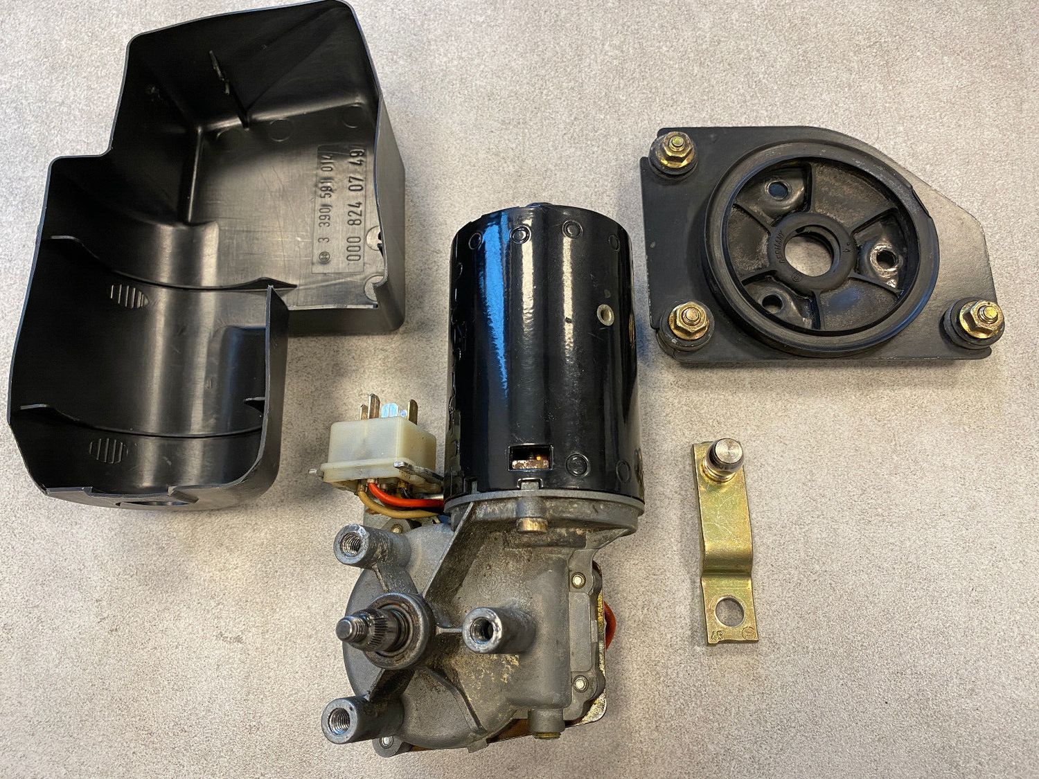 GENUINE Mercedes-Benz G-Class W463 Bosch Windscreen Wiper Motor A0028204442