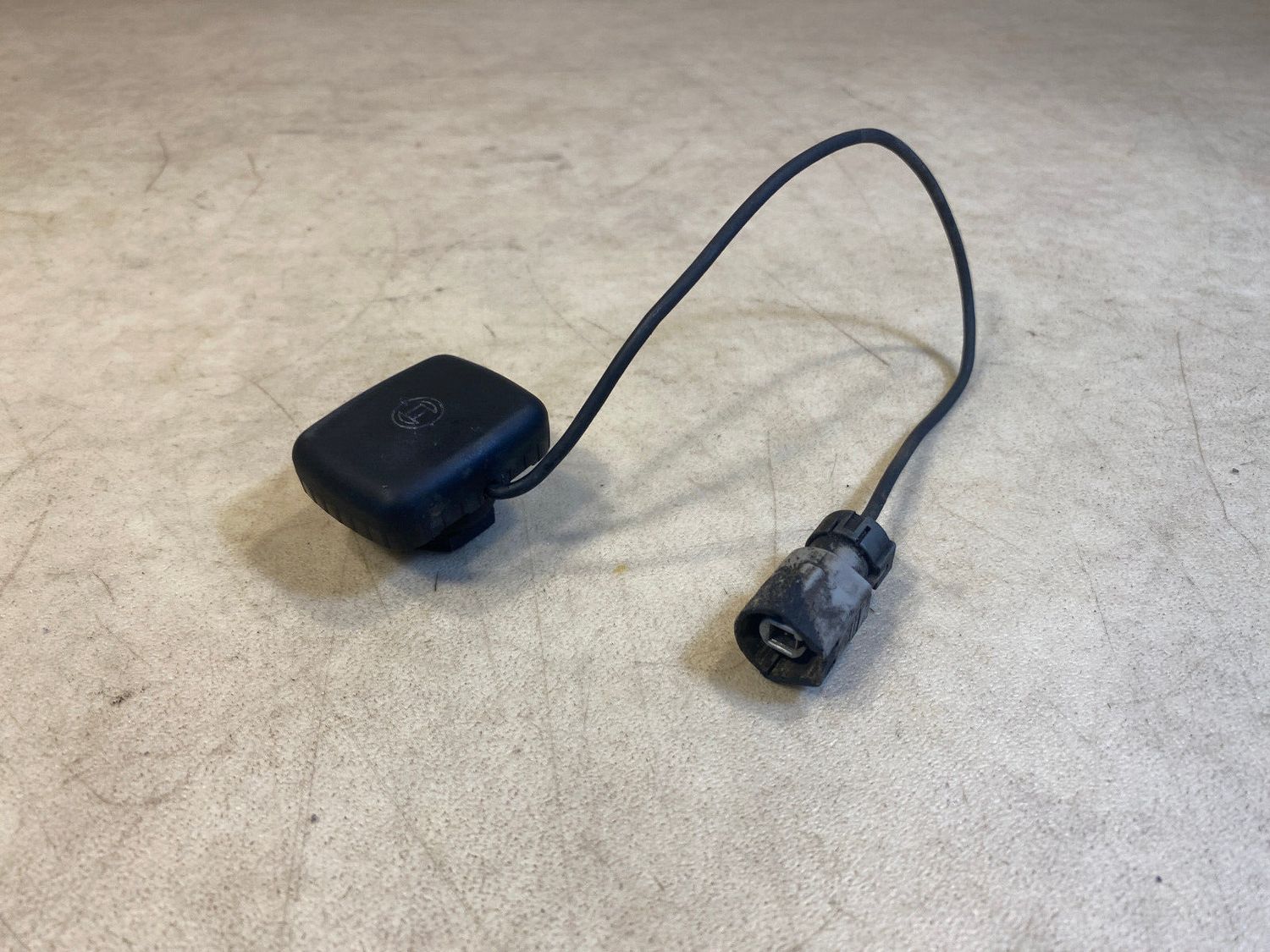 Mercedes G class W463 GENUINE GPS Antenna A4638270101