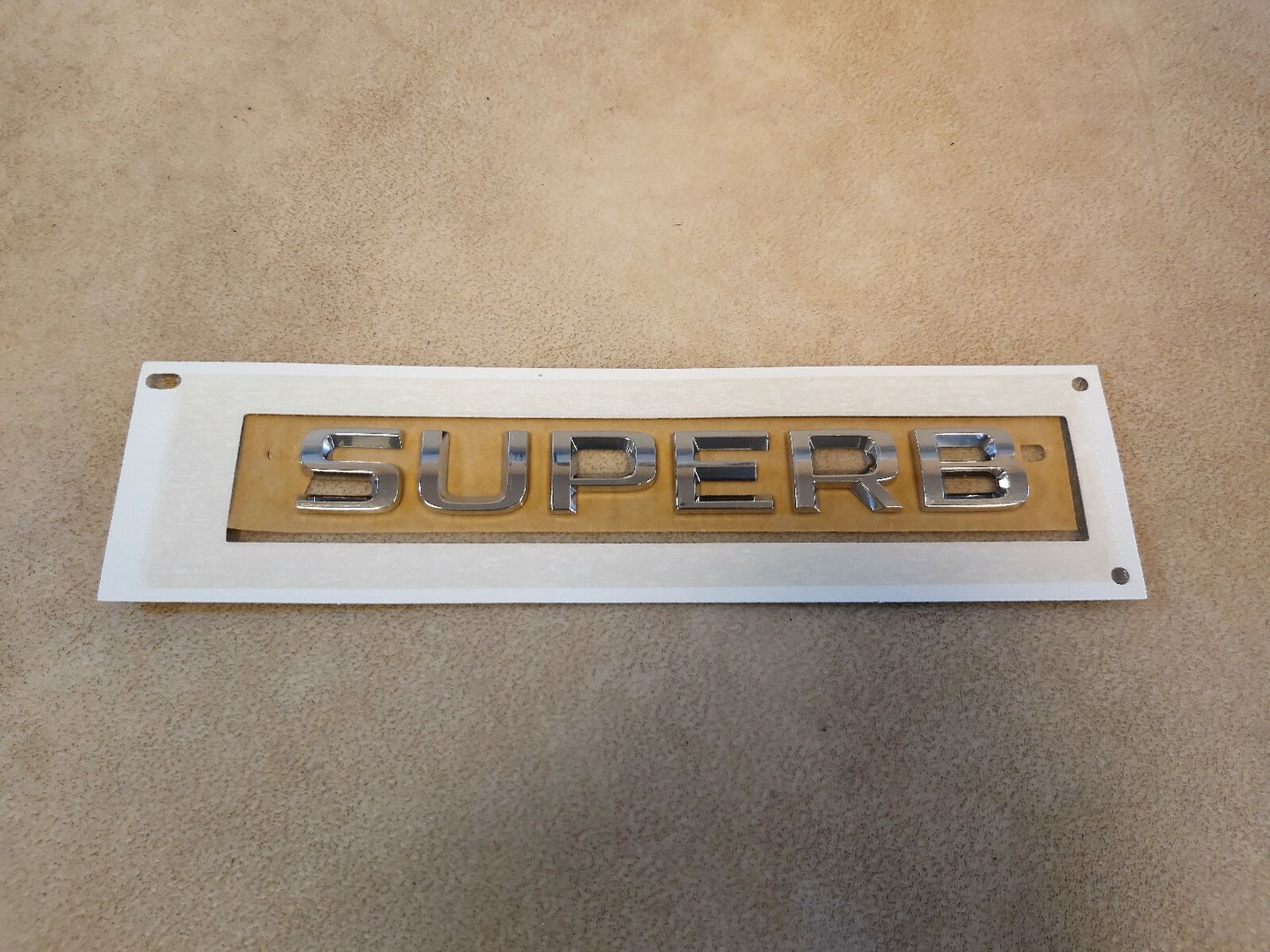 Genuine VW SKODA 3V0853687 A 2ZZ Lettering Logo Emblem SUPERB 3V0853687A 2ZZ