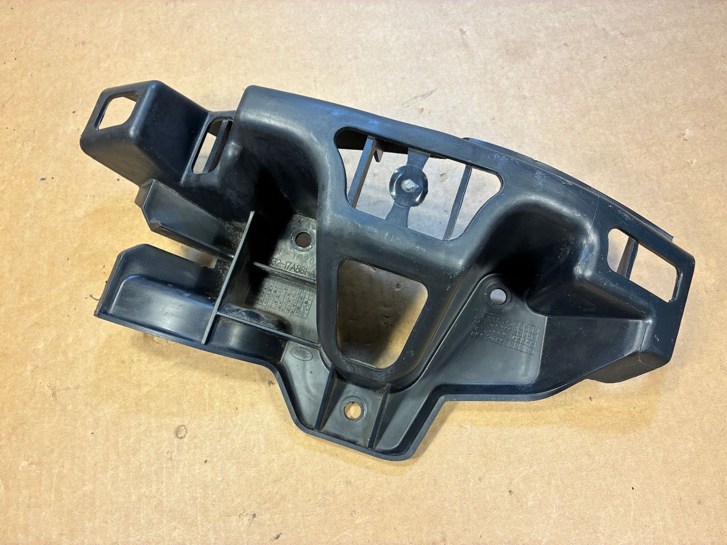 GENUINE Land Rover Range Rover Sport L320 Rear Right Bumper Bracket