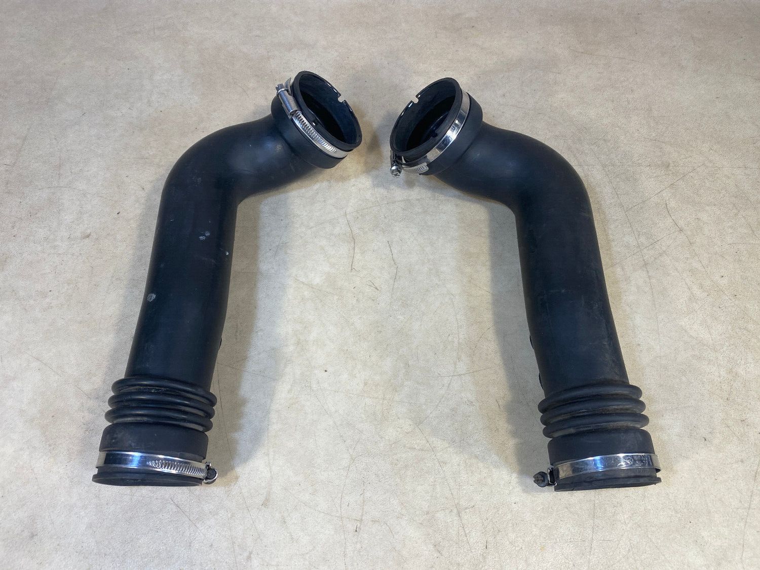 Mercedes G S class W463 W220 4.0 400 CDI Genuine Intake Air Pipe x2 psc