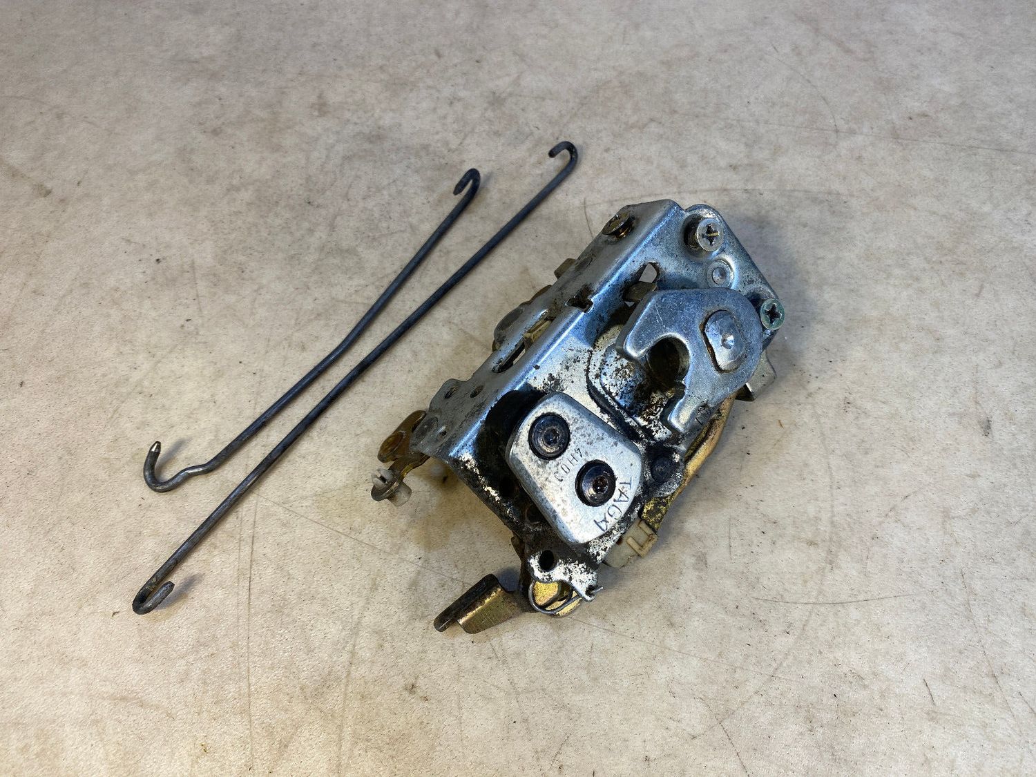 GENUINE BMW 7 Series E23 Rear Left Door Lock Catch 51221885919