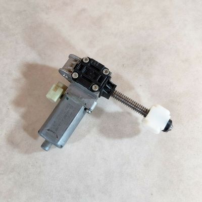 07-13 BMW X5 Двигател за регулиране на височината на предната дясна седалка OEM 0390203273