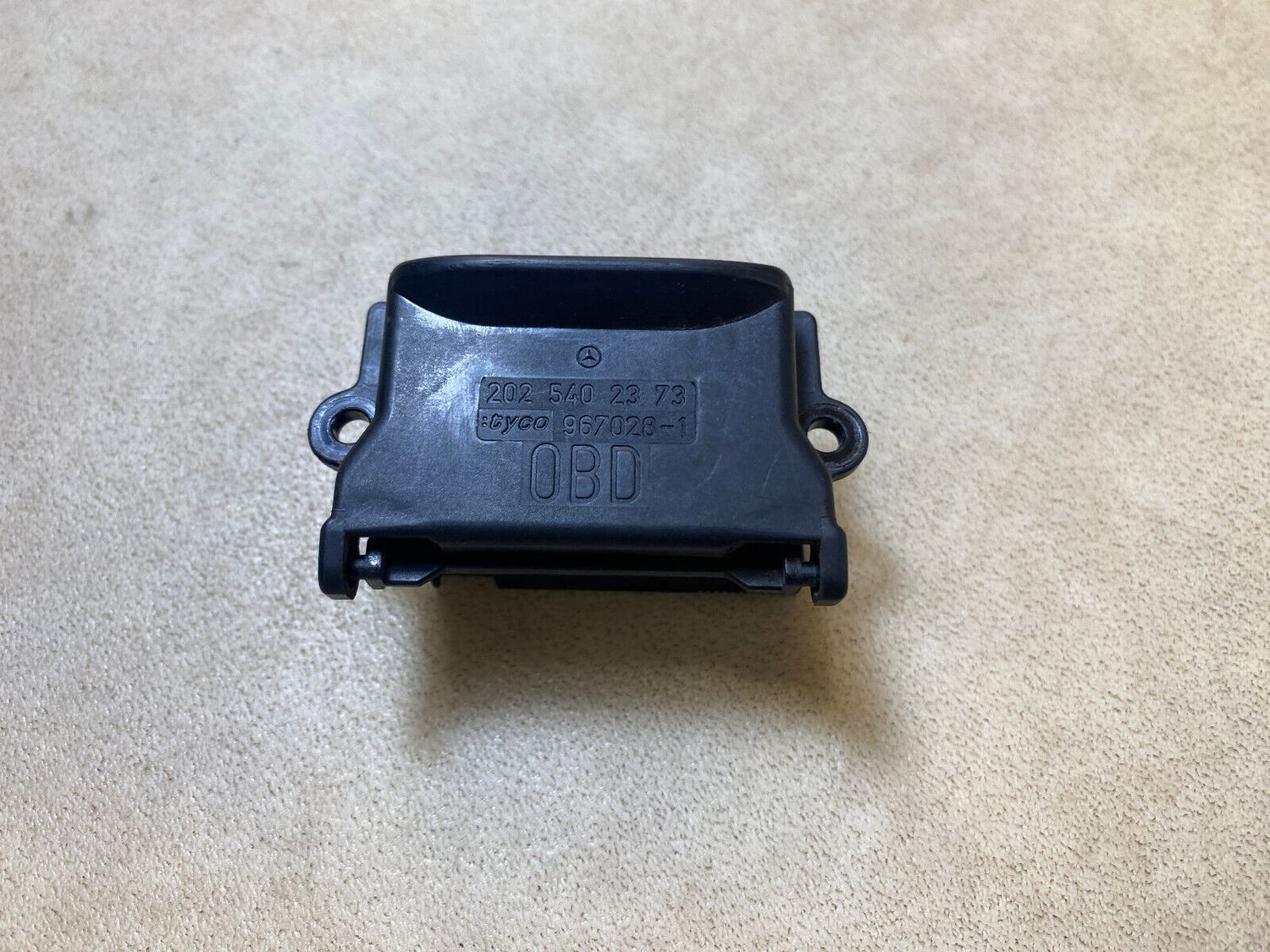 Mercedes G Class W463 GENUINE Enclosure Diagnostic Plug A2025402373