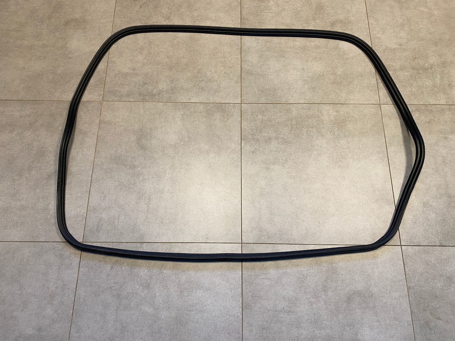 Genuine BMW X5 E70 Trunk Lid Gasket 51767177284