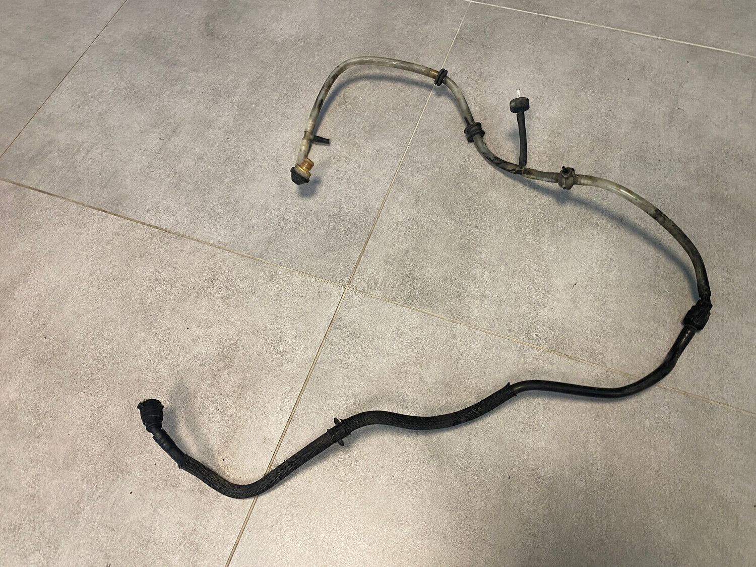 Mercedes G class W463 4.0 CDI GENUINE Vacuum tubes with valves